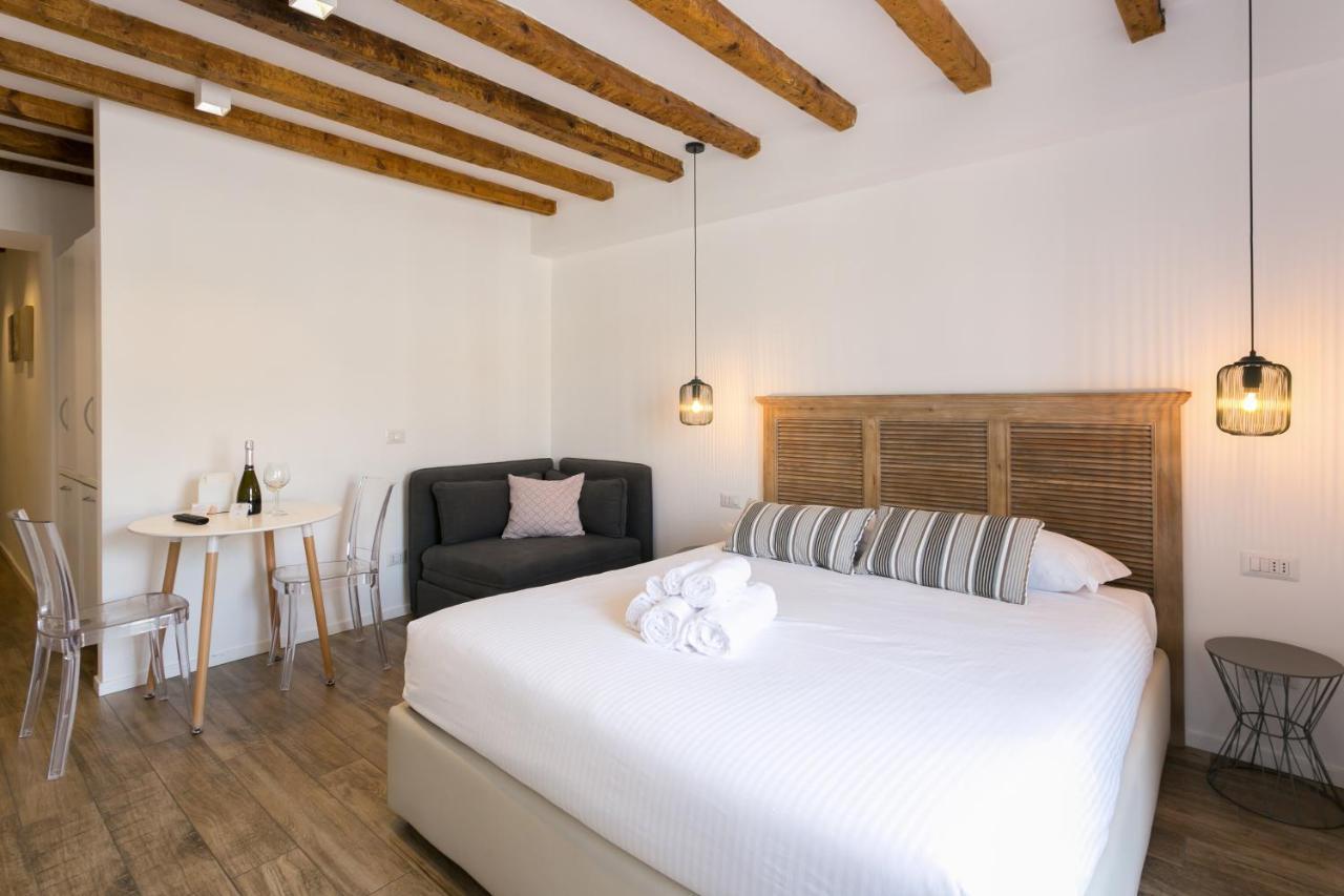 Navigli - Vigevano 45 & Casale 3A Studios ミラノ 部屋 写真